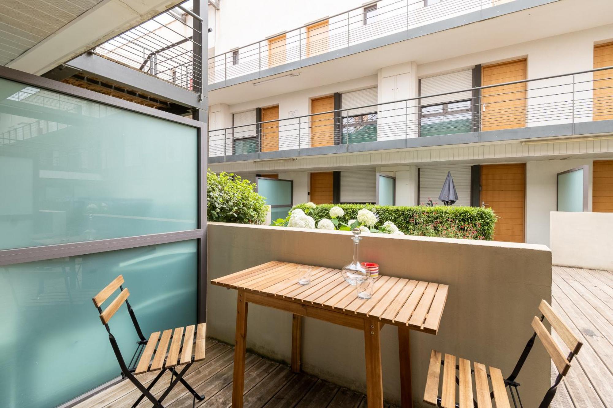 Le Petit Patio Fleuri Aparthotel Eguilles Exterior photo